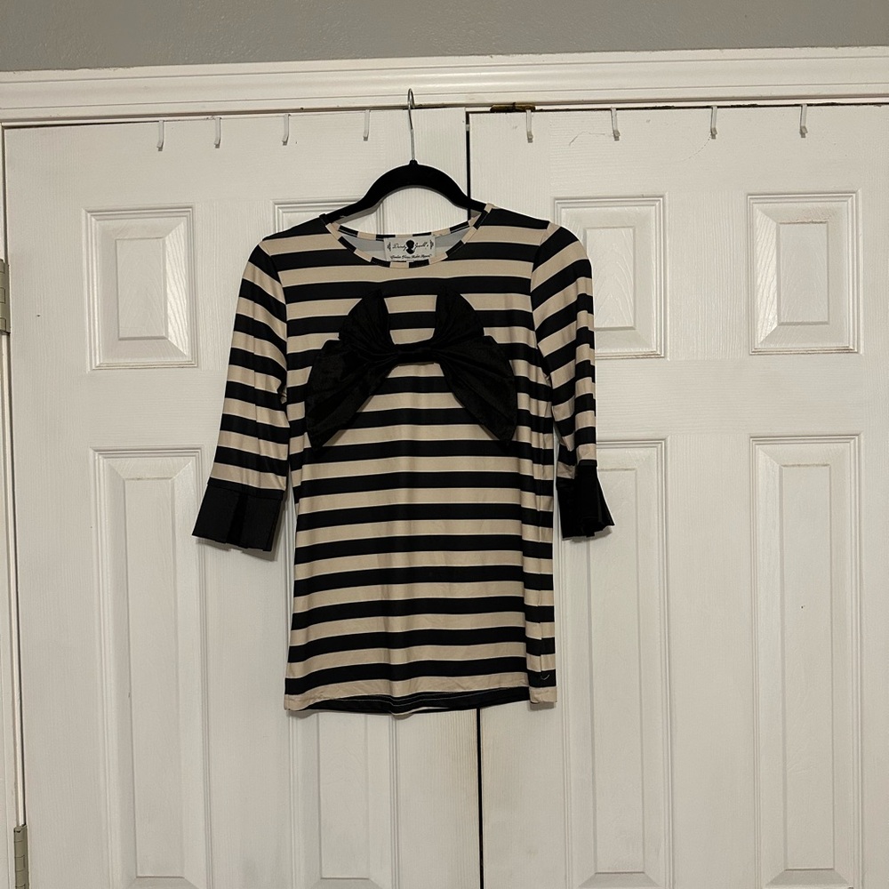 Dainty Jewells black and tan shirt